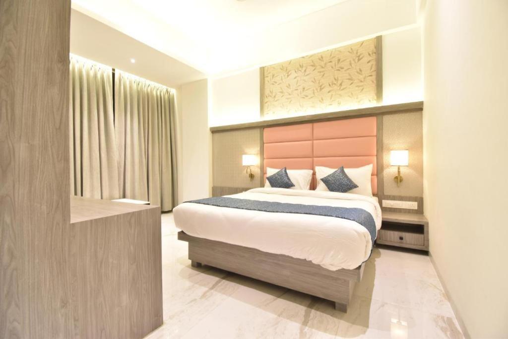 Glitz Hotels La Dahlia - Premium Thane Exterior foto