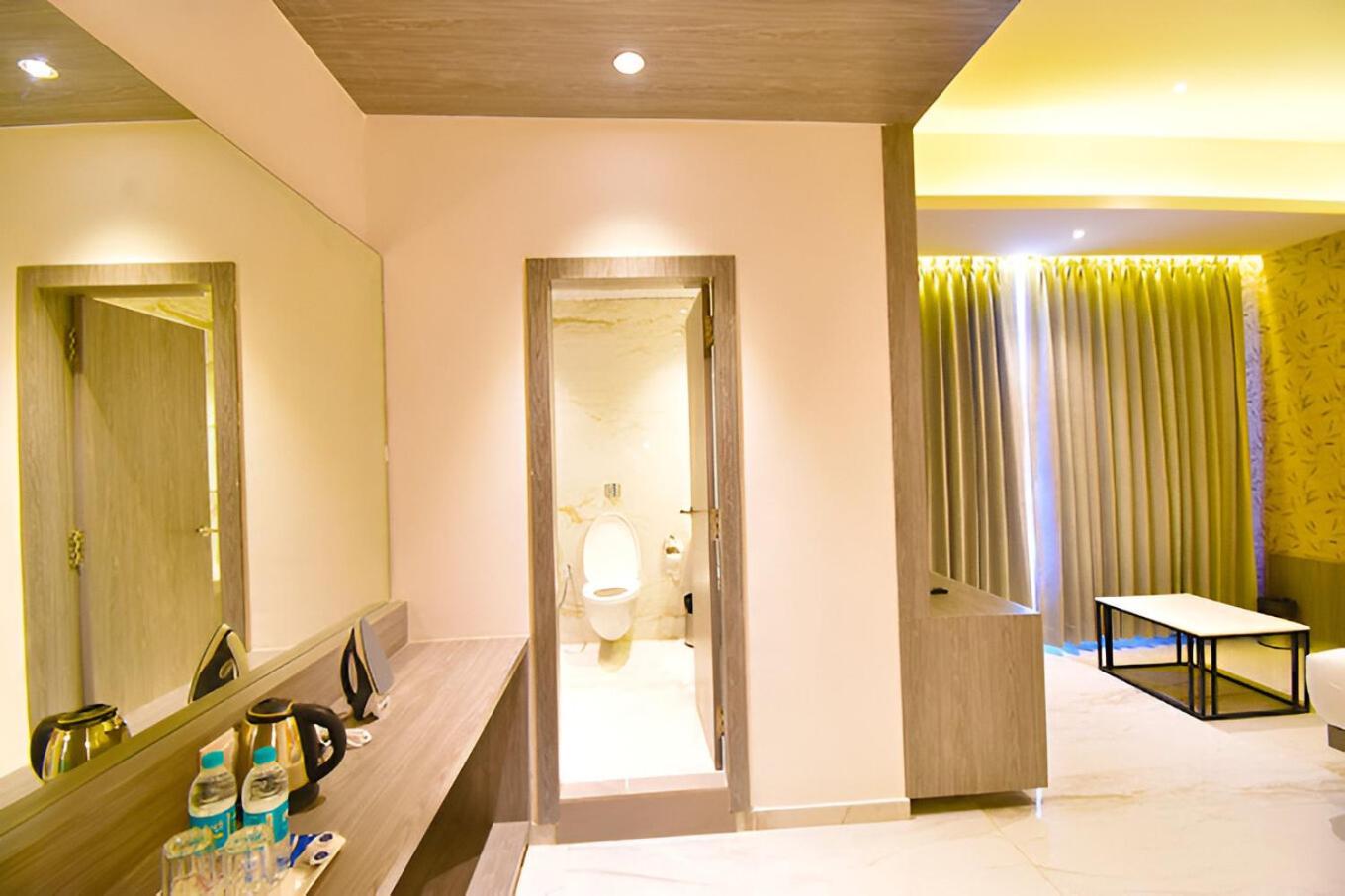 Glitz Hotels La Dahlia - Premium Thane Exterior foto