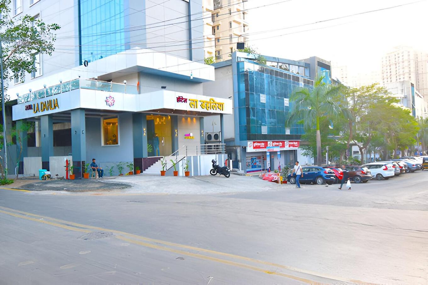Glitz Hotels La Dahlia - Premium Thane Exterior foto